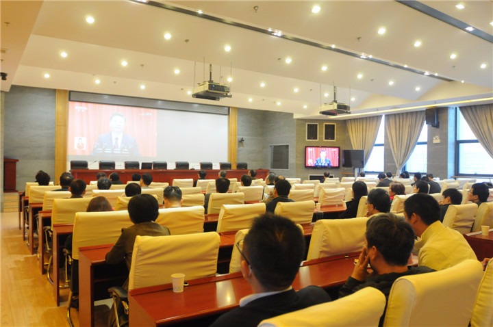 云南6008集团官方网站集团组织宽大党员干部职工收看党的十九大开幕式实况深受鼓舞回声热烈