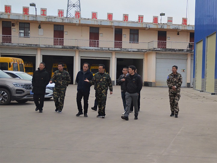 集团党委委员、副总司理张清到东源救援大队检查指导事情