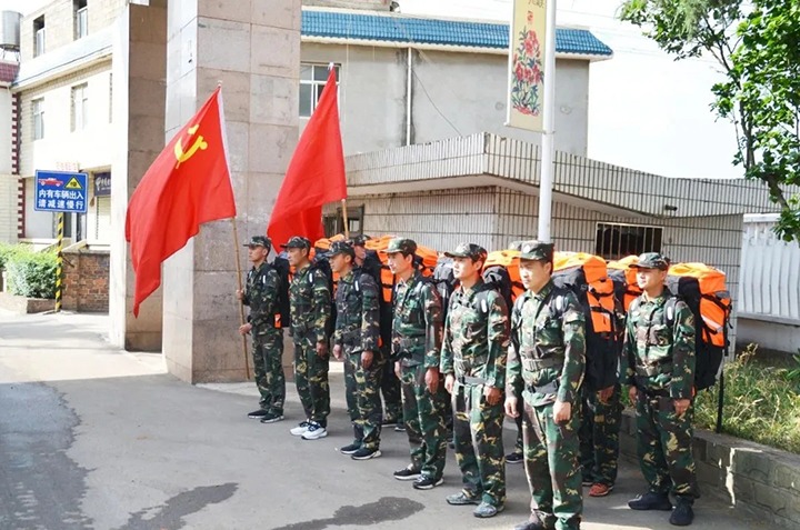 追寻红色影象 重走长征路——国家矿山应抢救援东源队开展“学党史、、、悟初心、、、践训词”主题党日活动