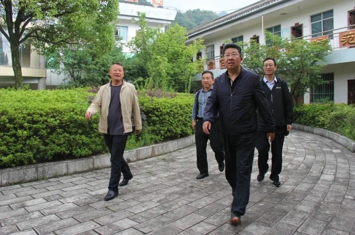 云煤集团专职外部董事寸延峰、孔君赴富源东源金发煤业有限公司调研