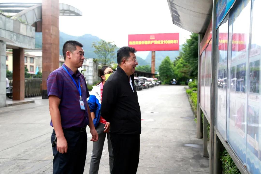 云煤集团专职外部董事寸延峰、、伍显清、、孔君一行赴威信煤炭公司调研