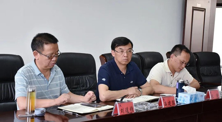 集团党委副书记、、、总司理高建嵩一行赴曲煤焦化督导调研