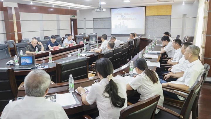 集团党委副书记、、总司理高建嵩一行赴解化化工督导调研