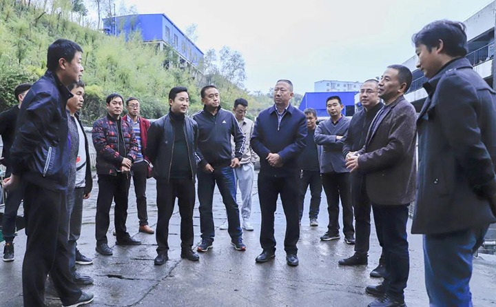 云南省生态情形厅党组成员、副厅长阿泽新一行到镇雄煤业公司朱家湾煤矿调研