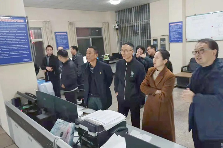 集团党委委员、财务总监莫晓丹一行赴陆东煤矿开展党建、生产谋划事情调研