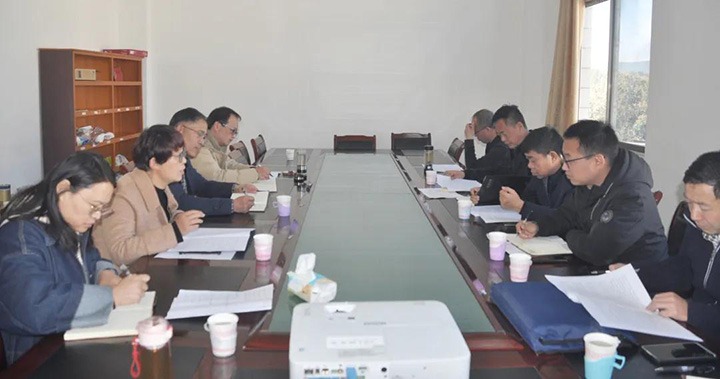 曲靖市麒麟区财务局、、、税务局一行到云南陆东煤矿有限公司调研指导事情