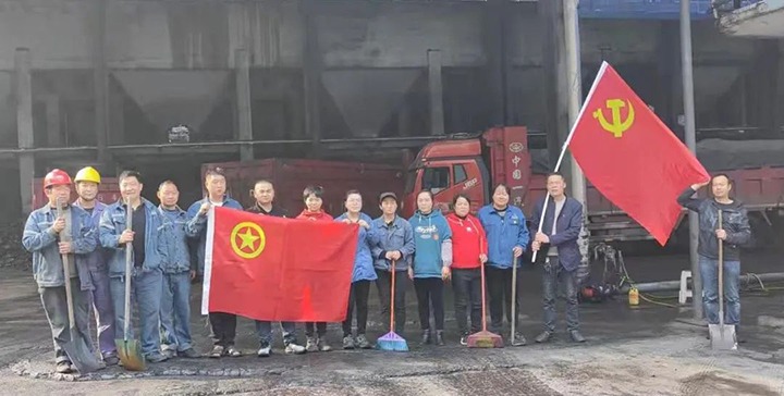 镇雄公司选煤厂党总支、后勤服务中心党支部联合开展植树节主题党日活动