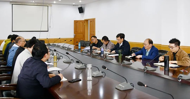 云煤（6008集团官方网站）集团党委副书记、、总司理高建嵩一行到云维集团督导调研