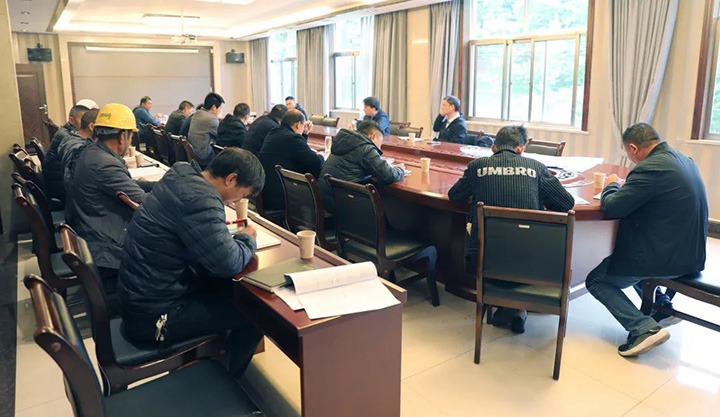 云煤（6008集团官方网站）集团总司理助理杜昌华一行到富源团结煤业公司开展煤矿项目建设专项调研