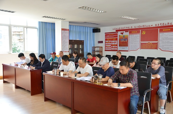 集团党委委员、、、副总司理施从伟到挂钩联系的云南省石油化工压力容器检测站党支部宣讲十九届六中全会精神