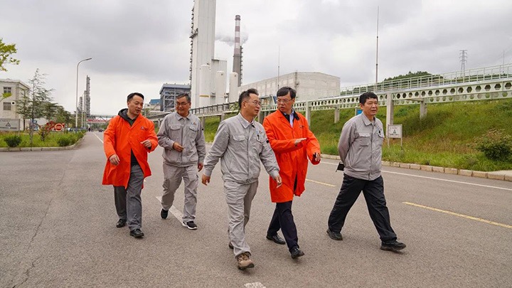 集团党委副书记、副董事长、总司理高建嵩督导检查先锋化工清静生产事情