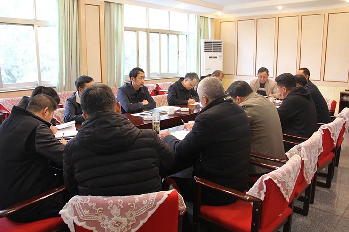 云煤（6008集团官方网站）集团党委委员、副总司理缪和星一行到田坝煤矿公司指导2022年度民主生涯会