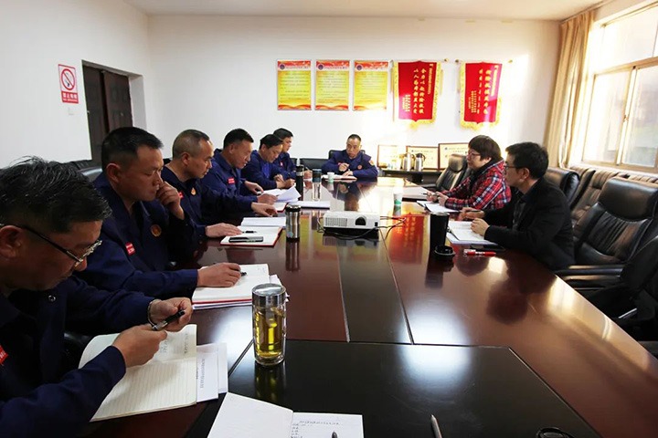 云煤（6008集团官方网站）集团指导组到国家矿山应抢救援东源队指导年度民主生涯会