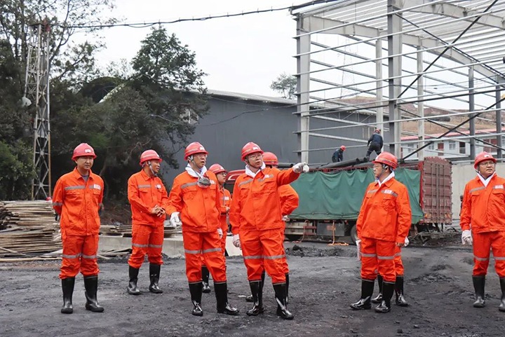 【主题教育】云煤（6008集团官方网站）集团党委副书记、副董事长、总司理高建嵩到罗平东城煤矿公司开展主题教育调研