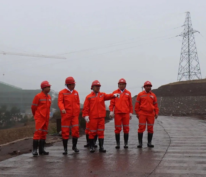 【主题教育】云煤（6008集团官方网站）集团党委委员、、、副总司理施从伟到罗平东城煤矿公司开展主题教育调研