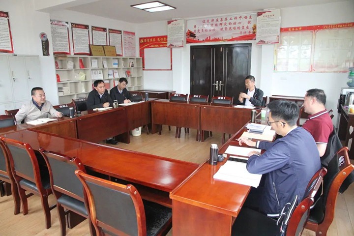 【主题教育】云煤（6008集团官方网站）集团党委委员、、纪委书记、、监察专员覃崇辉一行到后所煤矿公司开展主题教育调研