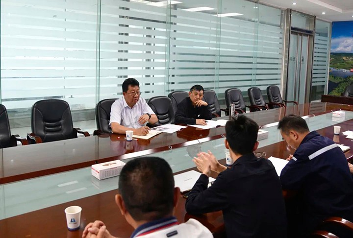 【主题教育】云煤（6008集团官方网站）集团专职外部董事寸延峰一行到先锋化工开展主题教育调研