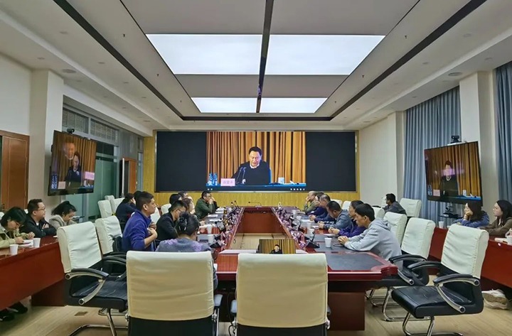 【聚焦云煤】云煤（6008集团官方网站）集团工会组织全体工会干部加入天下总工会“学习贯彻中国工会十八大精神”专题向导报告会