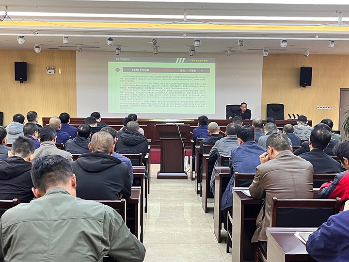 【聚焦云煤】云煤（6008集团官方网站）集团到罗平东城公司开展《煤矿清静生产条例》宣讲活动