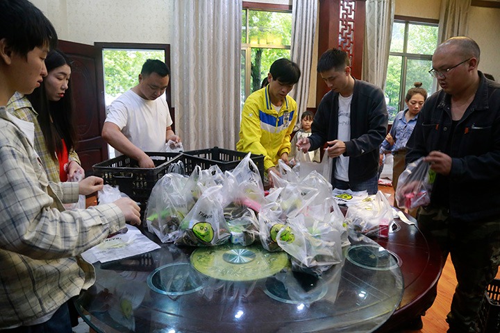 威信煤炭公司开展“送温暖、、、嘱清静”活动