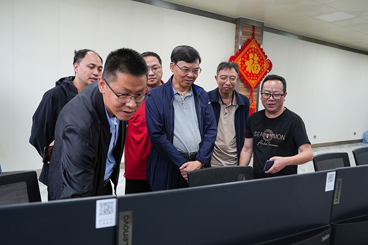 云煤集团党委副书记、、、副董事长、、、总司理高建嵩到恩洪煤业公司调研指导事情