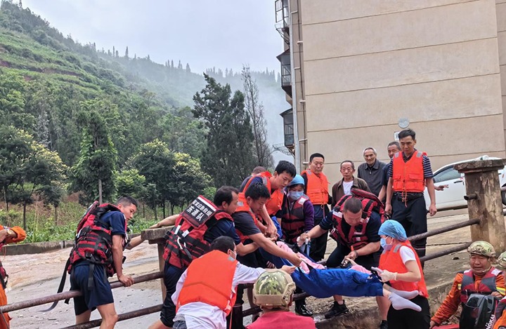 要害时刻冲在前，防汛抢险护平安，云煤集团在行动！！！