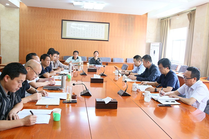 云煤集团党委委员、副总司理、总工程师施从伟一行到羊场煤矿公司调研