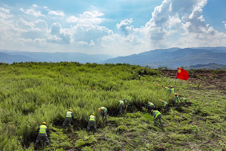 “镜”指“幕后英雄”！ 先锋煤业职工以汗水铸就责任，共绘企业生长优美蓝图