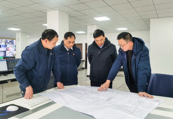 集团党委副书记、、、副董事长、、、总司理高建嵩到镇雄煤业检查清静生产事情