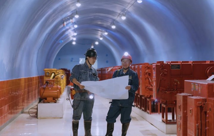 匠心逐梦 千钧笔绘就“煤！！鼻寰残峦季