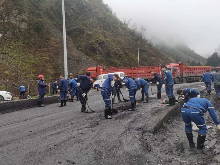 携手共进，，共筑漂亮矿山