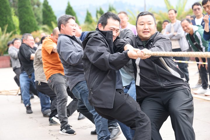 “绳”采飞扬  快乐较量——后所煤矿公司举行拔河角逐点燃职工斗志