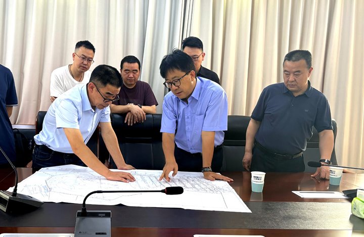 集团党委委员、副总司理施从伟到镇雄煤业长岭煤矿调研