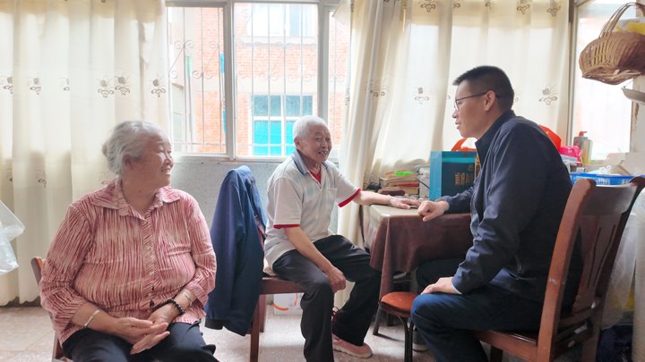 恩洪煤业：：：致敬劳模匠心 转达组织温情