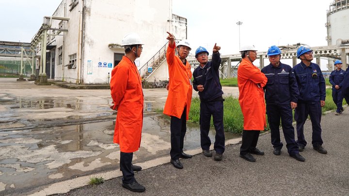 集团党委副书记、副董事长、总司理高建嵩到寻甸区域所属企业调研清静生产谋划事情